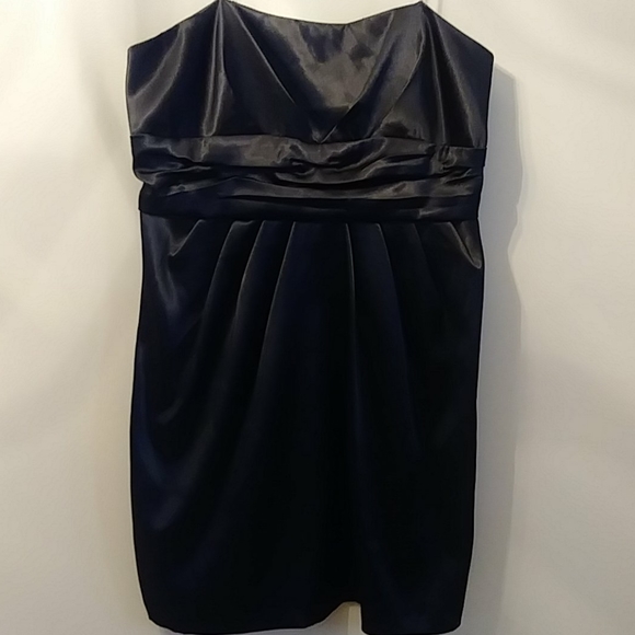 🆕Blk Satin Strapless dress